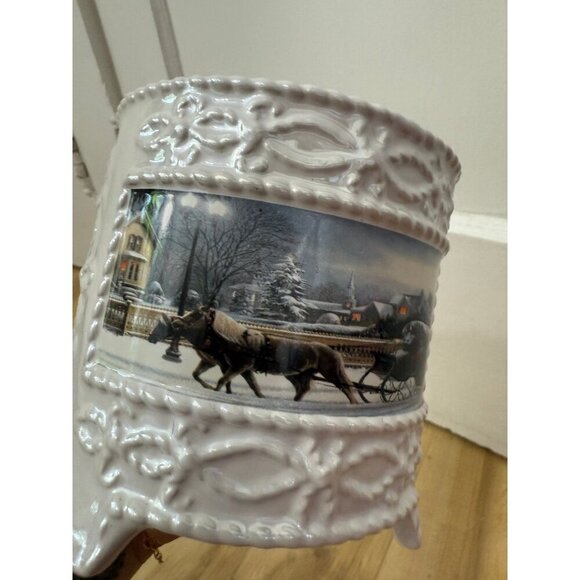 Limited Edition “Heavenly Night” Winter Scene Ceramic Holder – Kevin Daniel - Picture 4 of 12
